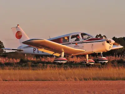 Representative photo of a Piper PA-28-140 Cherokee, not this aircraft