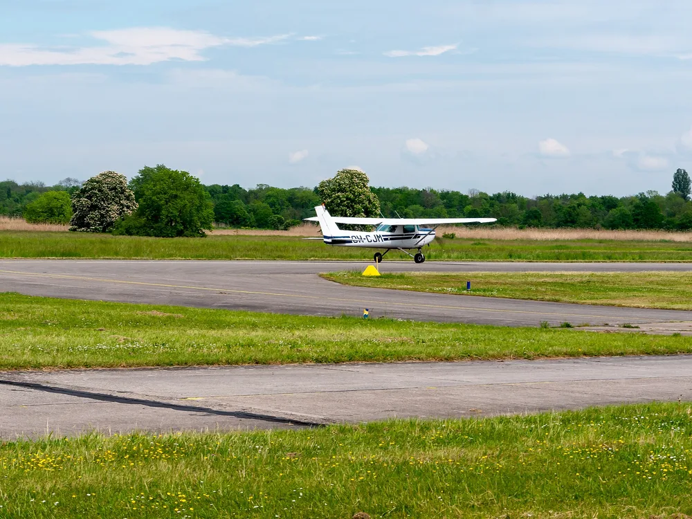 Representative photo of a Cessna 152, not this aircraft