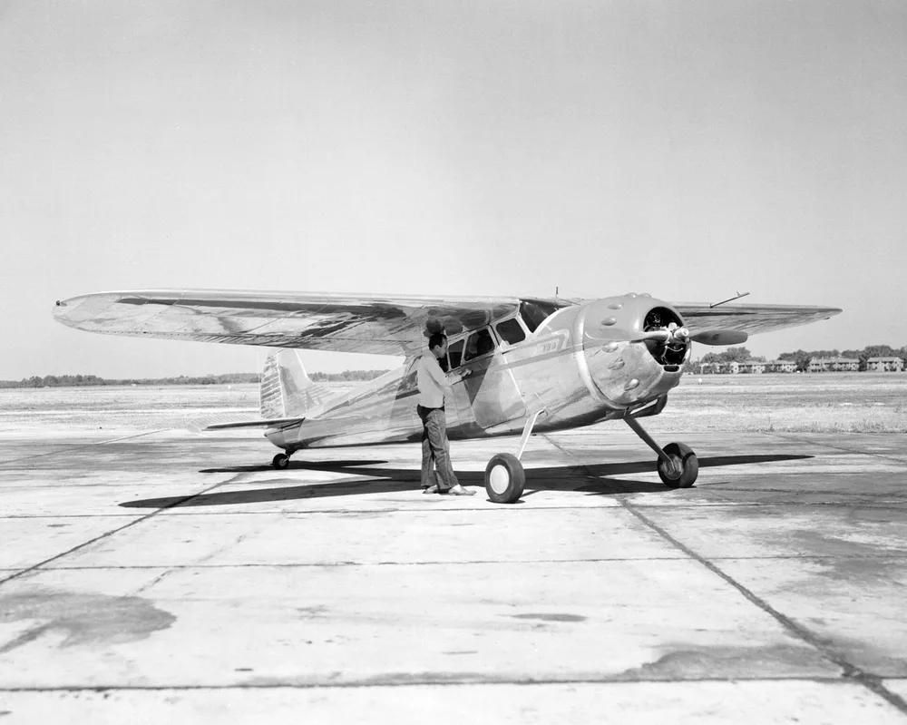 Representative photo of a Cessna 190, not this aircraft