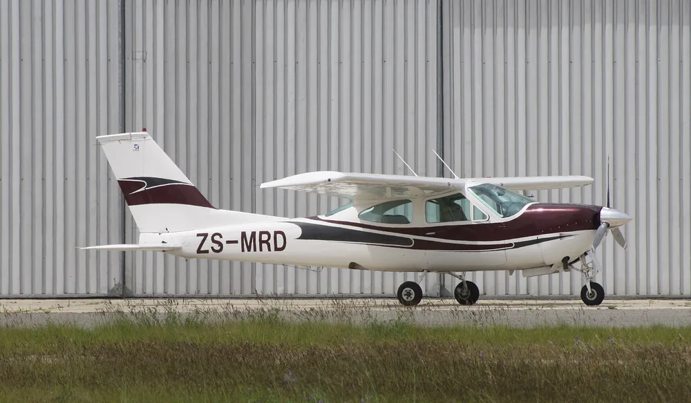 Representative photo of a Cessna 177RG, not this aircraft
