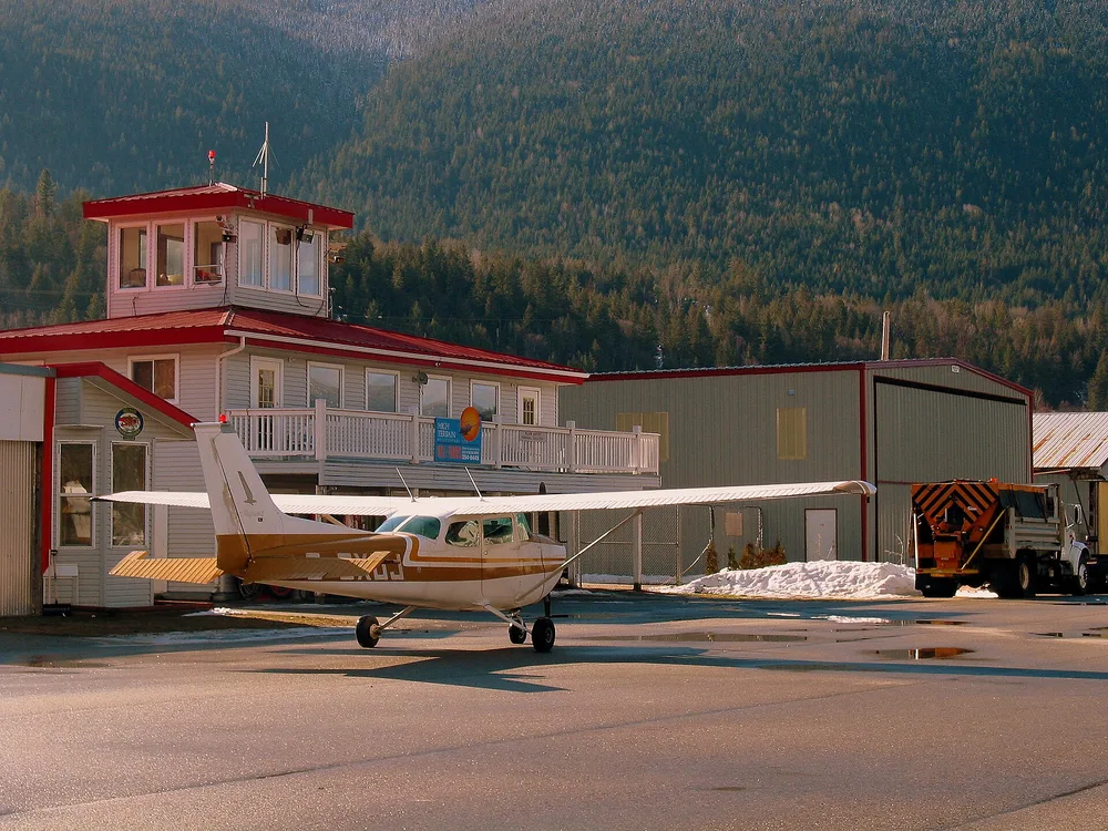 Representative photo of a Cessna 172, not this aircraft
