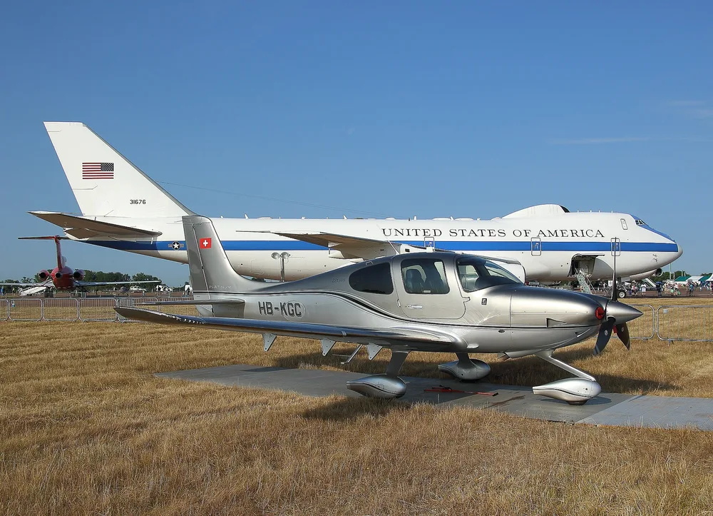 Representative photo of a Cirrus SR22T, not this aircraft